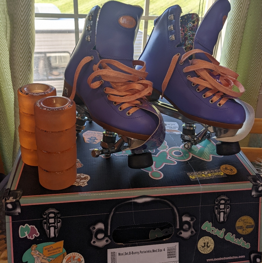 Moxi Beach Bunny roller skates